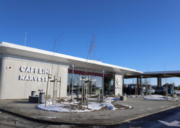 Atidarytas pirmasis elektromobiliams skirtas įkrovimo parkas Raseinių rajone