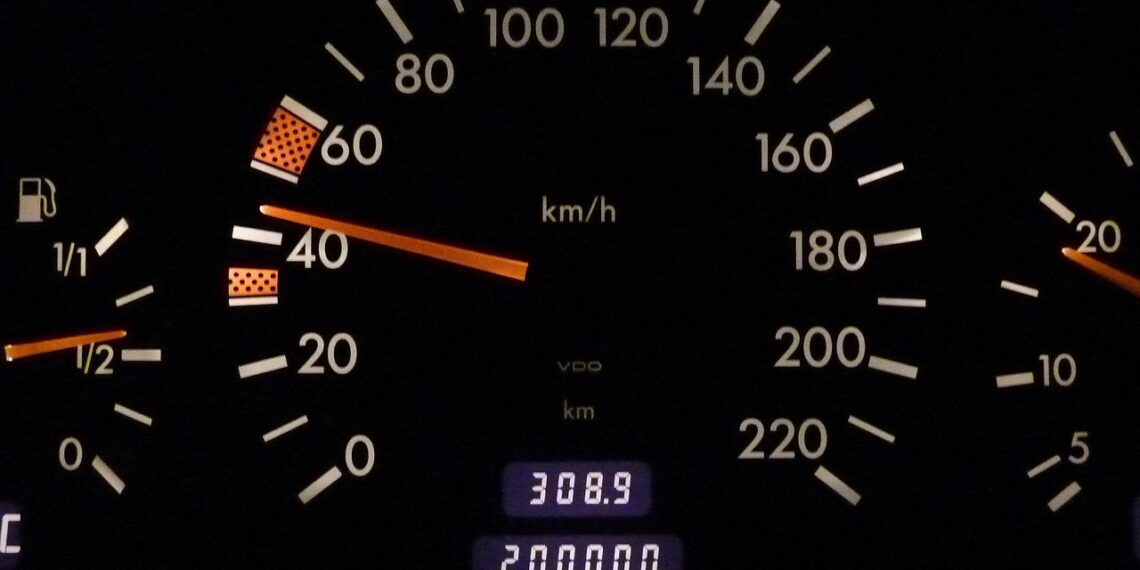 Buvusiam Alytaus ligoninės vairuotojui už sukčiavimą ir automobilių ridos klastojimą – teismo nuosprendis