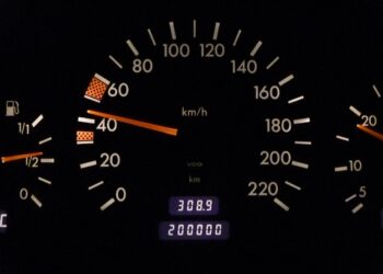 Buvusiam Alytaus ligoninės vairuotojui už sukčiavimą ir automobilių ridos klastojimą – teismo nuosprendis