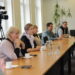 Gausus būrys Šiaulių regione dirbančių žurnalistų pasveikinti su profesine švente
