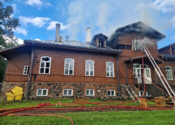 Savaitgalį ugnis niokojo dvarą, persekiojo ir kitos skaudžios nelaimės