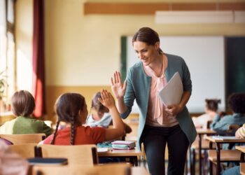 Nuo rugsėjo didėja darbo užmokestis pedagoginiams darbuotojams, dėstytojams, neakademiniams darbuotojams