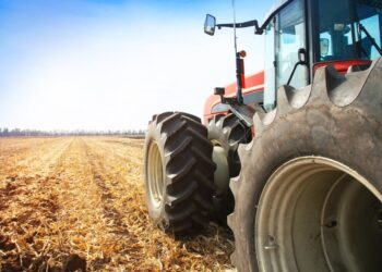 Dabartinė Traktorių registro tvarka lemia neteisėtų susitarimų, kyšininkavimo bei papirkimo rizikas