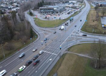 „Via Lietuva“ šalies keliuose modernizavo šviesoforus ir eismo valdymo sistemas: kaip dėl to pasikeis eismo pralaidumas