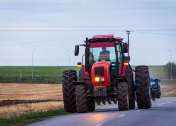 Pastebėtos korupcijos rizikos traktorių viešųjų pirkimų procesuose