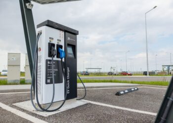 Nuo 2026 m. – palankesnės sąlygos elektromobilių įkrovimo stotelių plėtrai prie valstybinės reikšmės kelių