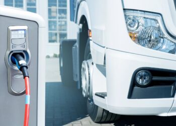Nuo 2026 m. krovininiams elektra ar vandeniliu varomiems automobiliams taikomas kelių naudotojo mokestis su 75 proc. lengvata