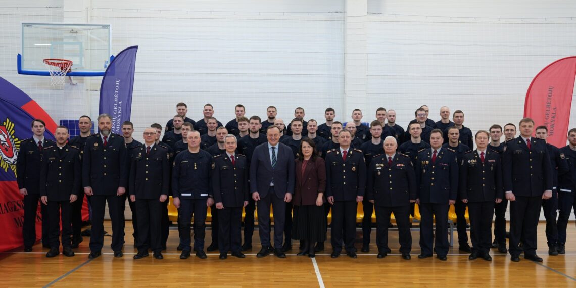 Ugniagesių gelbėtojų mokykloje Lietuvai iškilmingai prisiekė UG-25/40 grupės kursantai