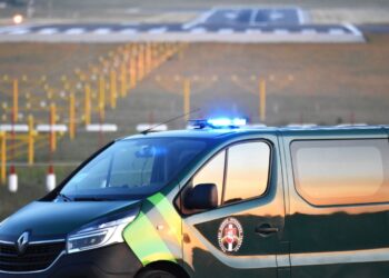 Migrantų kelionė į Oslą baigėsi Vilniaus oro uoste: pareigūnams pateikė neįtikėtiną versiją