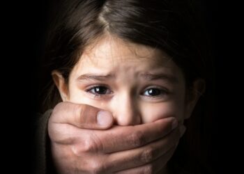 Ekspertai: seksualinis smurtas prieš vaikus Lietuvoje dažnai vis dar lieka nepastebėtas