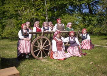Simono Stanevičiaus gimtinėje nuskambėjo XIV folkloro festivalis „Aš padainūsiu dainų dainelę“