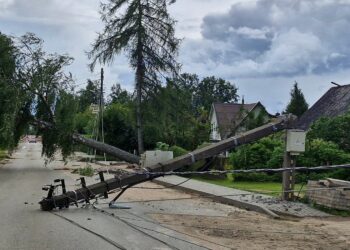 Audringas ugniagesių savaitgalis: per dvi dienas – per 2,5 tūkst. pagalbos prašymų dėl audros padarinių šalinimo
