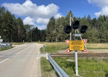 Dėl audros padarinių dalyje Lietuvos pervažų neveikia šviesoforai